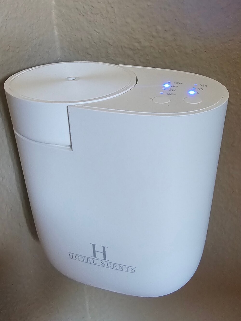NIB Hotel Scents Palace Plug-In Scent Diffuser - White